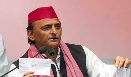 বাংলায় বিপর্যয়ের জের? প্রশান্ত কিশোরের সংস্থার সঙ্গে সম্পর্ক ছিন্ন করলেন অখিলেশ!