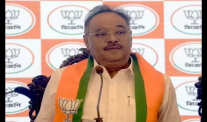 “হিংসা থামলে তবেই চেয়ারে থাকব!” নজিরবিহীন হুঁশিয়ারি শমীকের, বঙ্গ রাজনীতিতে তোলপাড়
