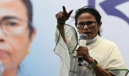 “পারলে বরখাস্ত করুক!” কেন্দ্রের বিরুদ্ধে রণংদেহী মমতা, বাংলায় কি তবে জারি হচ্ছে রাষ্ট্রপতি শাসন?