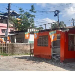 মুহূর্তে উধাও নীল-সাদা, শিলিগুড়ির ‘মমতা মন্দির’ এখন ‘রামভবন’! রাতারাতি ভোলবদল দেখে তাজ্জব এলাকাবাসী