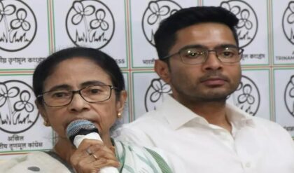 গণতন্ত্রের লড়াই এবার সুপ্রিম কোর্টে! বাংলার জনাদেশ মানতে নারাজ মমতা, দিল্লির দরবারে কি মিলবে স্বস্তি?