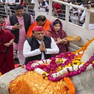 বাংলা থেকে শিক্ষা! ২০২৭-এ যোগী-দুর্গ ভাঙতে অখিলেশের তুরুপের তাস ‘হালকা হিন্দুত্ব’, নয়া ছক সমাজবাদী শিবিরে