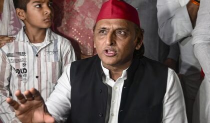 “বিজেপি হলো ঝুরঝুরে সোনপাপড়ি!” মমতা-অভিষেকের সাথে মেগা বৈঠকের পর মেজাজ হারালেন অখিলেশ