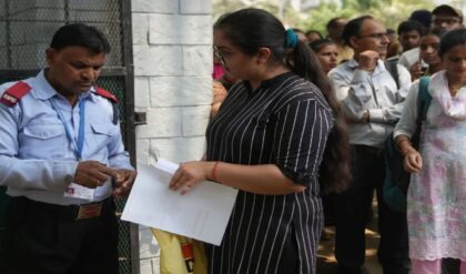 মায়ের শেষ ইচ্ছে পূরণ! ৭১ বছর বয়সে নিট পরীক্ষায় বসলেন বৃদ্ধ, ওড়িশার এই ‘ছেলের’ জেদ দেখে অবাক নেট দুনিয়া