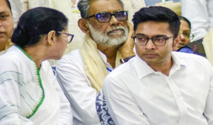 তৃণমূলে মহা-বিদ্রোহ! হারের পরেই কি তাসের ঘরের মতো ভাঙছে শাসক দল? ৫ হেভিওয়েটকে কড়া শো-কজ