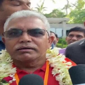 “কালীঘাটে বসে শুধু ঝালমুড়ি খাবেন মমতা!” শুভেন্দু মুখ্যমন্ত্রী হতেই দিলীপের নজিরবিহীন তোপ