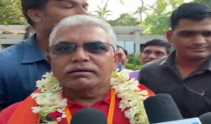 “কালীঘাটে বসে শুধু ঝালমুড়ি খাবেন মমতা!” শুভেন্দু মুখ্যমন্ত্রী হতেই দিলীপের নজিরবিহীন তোপ