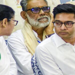 মমতার উত্তরসূরি থেকে তৃণমূলের দাপুটে ‘সেনাপতি’! কে এই অভিষেক? যার একটি ইশারায় বদলে যায় বাংলার রাজনৈতিক সমীকরণ