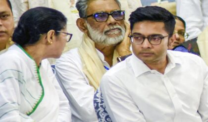 মমতার উত্তরসূরি থেকে তৃণমূলের দাপুটে ‘সেনাপতি’! কে এই অভিষেক? যার একটি ইশারায় বদলে যায় বাংলার রাজনৈতিক সমীকরণ