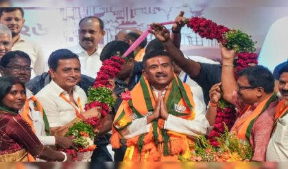 পড়াশোনায় কতটা তুখোড় শুভেন্দু? কাঁথির স্কুল থেকে রাজনীতির শিখর— জানলে চমকে যাবেন মুখ্যমন্ত্রীর শিক্ষাগত যোগ্যতা!