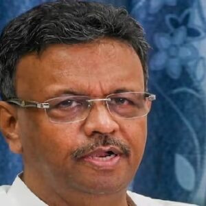 মেয়রের ‘বিদায়’ ঘণ্টা? নবান্নে সরকার বদলাতেই কলকাতা পুরসভার হোয়াটসঅ্যাপ গ্রুপ ছাড়লেন ফিরহাদ!
