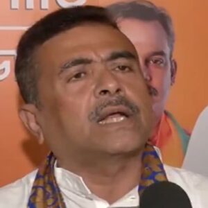 অভিষেক-মমতার কড়া বার্তা? দলের লাইনের বাইরে কথা বলতেই কি জোড়াফুল থেকে ছাঁটাই কোহিনুররা?