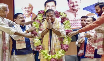অসমের গদিতে ফের হিমন্ত ম্যাজিক! সব জল্পনার অবসান ঘটিয়ে কার হাতে উঠছে চাবিকাঠি?