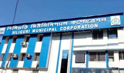 শিলিগুড়িতে কি এবার উলটপুরাণ? গৌতম দেবের পদত্যাগের দাবিতে খোদ তৃণমূলেরই কাউন্সিলর!
