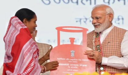 রান্নাঘরে বিপ্লবের ১০ বছর! উজ্জ্বলা যোজনায় কীভাবে বদলে গেল কোটি নারীর ভাগ্য? দেখুন অবিশ্বাস্য পরিসংখ্যান
