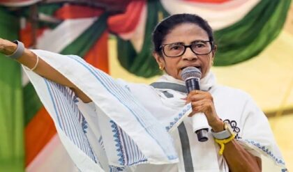 ‘যাঁরা যাওয়ার, চলে যান!’ বিপর্যয়ের পর কালীঘাটে চরম অগ্নিশর্মা মমতা, দল ছাড়ার ফতোয়া? ‘যাঁরা যাওয়ার, চলে যান!’ বিপর্যয়ের পর কালীঘাটে চরম অগ্নিশর্মা মমতা, দল ছাড়ার ফতোয়া?