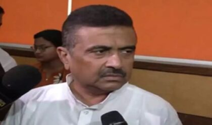SSKM-এ আচমকা মুখ্যমন্ত্রী শুভেন্দু! বেড ও অ্যাম্বুল্যান্সের কালোবাজারি রুখতে দিলেন কোন কড়া নির্দেশ? SSKM-এ আচমকা মুখ্যমন্ত্রী শুভেন্দু! বেড ও অ্যাম্বুল্যান্সের কালোবাজারি রুখতে দিলেন কোন কড়া নির্দেশ?