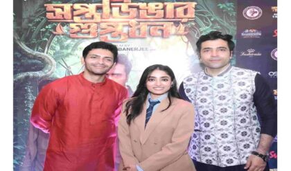 টলিউডের সেরা গোয়েন্দা ফ্র্যাঞ্চাইজি এবার আরও ধামাকাদার! ‘সপ্তডিঙার গুপ্তধন’-এর প্রিমিয়ারে চাঁদের হাট, কারা এলেন?