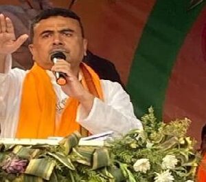 “কোথায় পুষ্পা, কোথায় আপনি? দেখতেই পাচ্ছি না!” ফলতার মাঠে দাঁড়িয়ে তৃণমূলের দোর্দণ্ডপ্রতাপ নেতাকে খোলা চ্যালেঞ্জ শুভেন্দুর