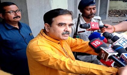 “দেওয়ালে দগদগে রক্তের দাগ, এখনও বন্ধ একটা ঘর!” আর জি কর ফাইল খুলতেই অভিজিতের এই বিস্ফোরক দাবীতে কাঁপছে বাংলা