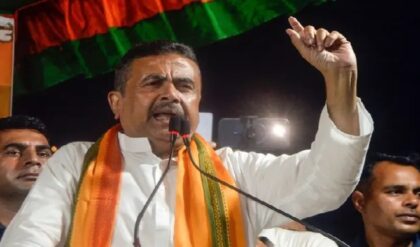 “ওই তথাকথিত পুষ্পার দায়িত্ব এবার আমার!” ফলতায় দাঁড়িয়ে তৃণমূলের বাহুবলীকে চরম হুঁশিয়ারি শুভেন্দুর “ওই তথাকথিত পুষ্পার দায়িত্ব এবার আমার!” ফলতায় দাঁড়িয়ে তৃণমূলের বাহুবলীকে চরম হুঁশিয়ারি শুভেন্দুর