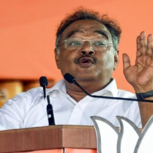 ‘পরের বার ভোটেই মুছে যাবে জোড়াফুল!’ ফলতায় দাঁড়িয়ে তৃণমূলের শেষলগ্নের হাড়হিম করা ভবিষ্যদ্বাণী শমীকের