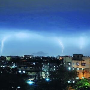 রবিবার রাত থেকেই বাংলায় তুমুল দুর্যোগের তাণ্ডব! কোন কোন জেলায় জারি হলো অতিভারী বৃষ্টির রেড অ্যালার্ট?