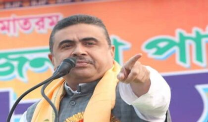 “কাশ্মীরে পাথর ছোড়া বন্ধ হয়েছে, এবার কলকাতাতেও শেষ হবে!” পার্ক সার্কাসে দাঁড়িয়ে চরম হুঁশিয়ারি মুখ্যমন্ত্রী শুভেন্দুর