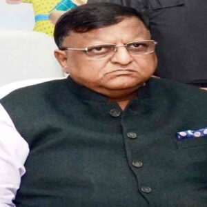 ইভিএম কি সুরক্ষিত? কারচুপির আশঙ্কায় কাঁপছে দুই শিবির, ঠিক সেই মুহূর্তেই ‘গ্যারান্টি’ দিলেন সিইও মনোজ আগরওয়াল!