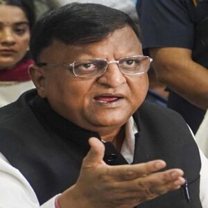 ইভিএম পাহারা দিতে এবার ট্রান্সফর্মার পাহারা? গণনা শুরুর আগে ইন্টারনেটেও বড় বদল, কমিশনের সিদ্ধান্তে তোলপাড় রাজ্য