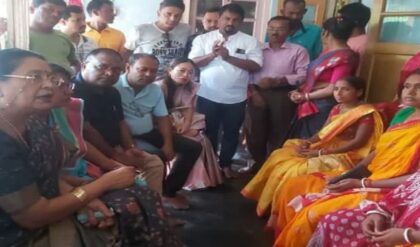নিশ্ছিদ্র নিরাপত্তায় মুড়ল স্ট্রংরুম, তবু কেন রাস্তায় বিজেপি-তৃণমূল? ভোটগণনার কয়েক ঘণ্টা আগে বেনজির ছবি রাজ্যে!