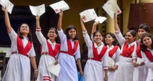 মাধ্যমিকে ছাত্রদের টেক্কা দিল ছাত্রীরা, মেরিট লিস্টে ১৩১ জনের জয়জয়কার