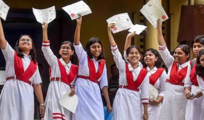 মাধ্যমিকে ছাত্রদের টেক্কা দিল ছাত্রীরা, মেরিট লিস্টে ১৩১ জনের জয়জয়কার