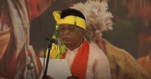 সাঁওতালি ভাষায় শপথ নিলেন রানিবাঁধের বিধায়ক! শুভেন্দুর মন্ত্রিসভায় ঠাঁই পেলেন আর কারা?