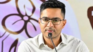 “ভয় পাবেন না,আমাকে মেসেজ করুন”-আক্রান্ত কর্মীদের পাশে দাঁড়িয়ে বার্তা অভিষেকের