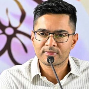 “ভয় পাবেন না,আমাকে মেসেজ করুন”-আক্রান্ত কর্মীদের পাশে দাঁড়িয়ে বার্তা অভিষেকের