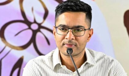 “ভয় পাবেন না,আমাকে মেসেজ করুন”-আক্রান্ত কর্মীদের পাশে দাঁড়িয়ে বার্তা অভিষেকের