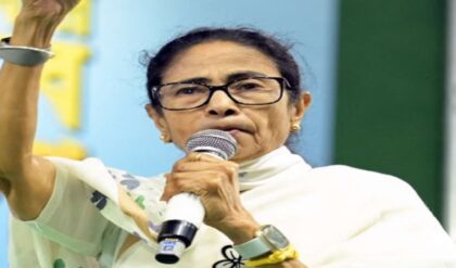 তৃণমূল আর শাসক দল নয়! ক্ষমতার বাইরে থেকে কি পঞ্চায়েত ও পুরসভা বাঁচাতে পারবেন মমতা?