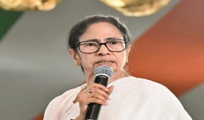 বিজেপির জয়ের পরও গদি ছাড়ছেন না মমতা! ইস্তফা না দিয়ে প্রতিবাদের পথে তৃণমূল, বড় বিপাকে রাজভবন?