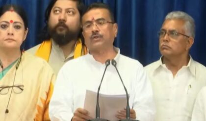 “বন্ধ হচ্ছে না কোনও প্রকল্প”-প্রথম ক্যাবিনেটেই মুখ্যমন্ত্রী শুভেন্দুর বড় ঘোষণা