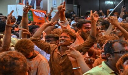 “তৃণমূলের দুর্গে মেগা ফাটল!”-১৪৪ ওয়ার্ডের ফলাফল বিশ্লেষণে শহরজুড়ে বইছে ‘গেরুয়া ঝড়’