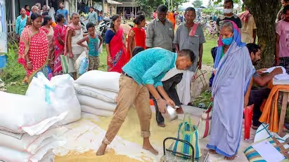 “আটা নয়, এবার মিলবে শুধুই গম!”-রেশনে সিন্ডিকেট রাজ খতম করতে খাদ্যমন্ত্রীর হুঁশিয়ারি