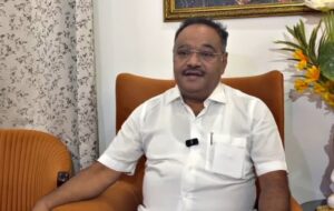 হাইকোর্টে মমতাকে দেখে ‘চোর’ স্লোগান! “মাছ দিয়ে শাক ঢাকা যায় না”, শমীক ভট্টাচার্যের নিশানায় প্রাক্তন মুখ্যমন্ত্রী।