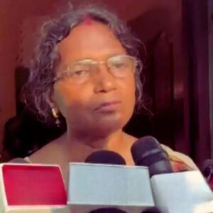 “সব অপরাধীর নেত্রী মমতাই, উনি জেলে গেলেই…” আরজি কর কাণ্ডে সুতীব্র আক্রমণ নির্যাতিতার মায়ের!