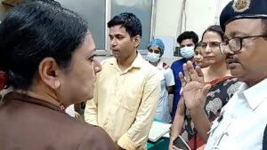“গুটকার দাগ আর নোংরা শৌচাগার”—সরকারি হাসপাতালের দশা দেখে অগ্নিশর্মা অগ্নিমিত্রা পল!