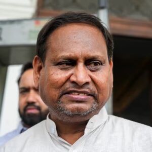 “কুরবানি নিয়ে কারও নির্দেশ দেওয়ার অধিকার নেই, পশু জবাই হবেই”-বিস্ফোরক হুমায়ুন কবির