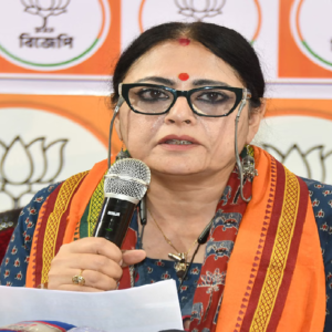 “একটু অ্যাডজাস্ট করুন”-জ্বালানির আকাশছোঁয়া দাম নিয়ে সাফাই মন্ত্রী অগ্নিমিত্রার “একটু অ্যাডজাস্ট করুন”-জ্বালানির আকাশছোঁয়া দাম নিয়ে সাফাই মন্ত্রী অগ্নিমিত্রার