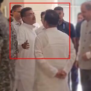 বিধানসভায় মেঝেতে বসে বিক্ষোভ সতীর্থদের, দিল্লিতে মুখ্যমন্ত্রীর সঙ্গে আড্ডায় ঋতব্রত? বিধানসভায় মেঝেতে বসে বিক্ষোভ সতীর্থদের, দিল্লিতে মুখ্যমন্ত্রীর সঙ্গে আড্ডায় ঋতব্রত?