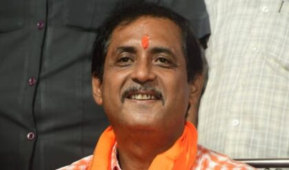 ‘বেআইনি সভা’র তকমা, অনাস্থার হুঁশিয়ারি! পুরসভার অন্দরে ধুন্ধুমার পরিস্থিতি, তোলপাড় রাজ্য রাজনীতি