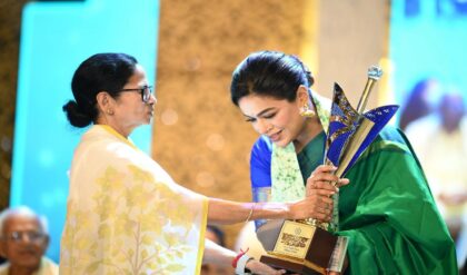 ‘তৃণমূল নয়, সরকার ঘনিষ্ঠ ছিলাম’-রাজনৈতিক পোস্ট নিয়ে মুখ খুললেন গায়িকা, তুঙ্গে জল্পনা ‘তৃণমূল নয়, সরকার ঘনিষ্ঠ ছিলাম’-রাজনৈতিক পোস্ট নিয়ে মুখ খুললেন গায়িকা, তুঙ্গে জল্পনা